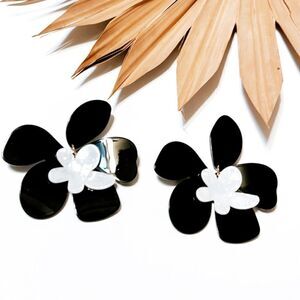 Flower statement earrings N370